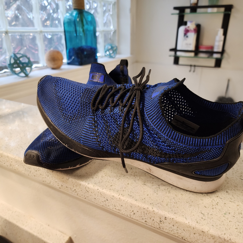 Mens Nike Black and Blue Sneakers